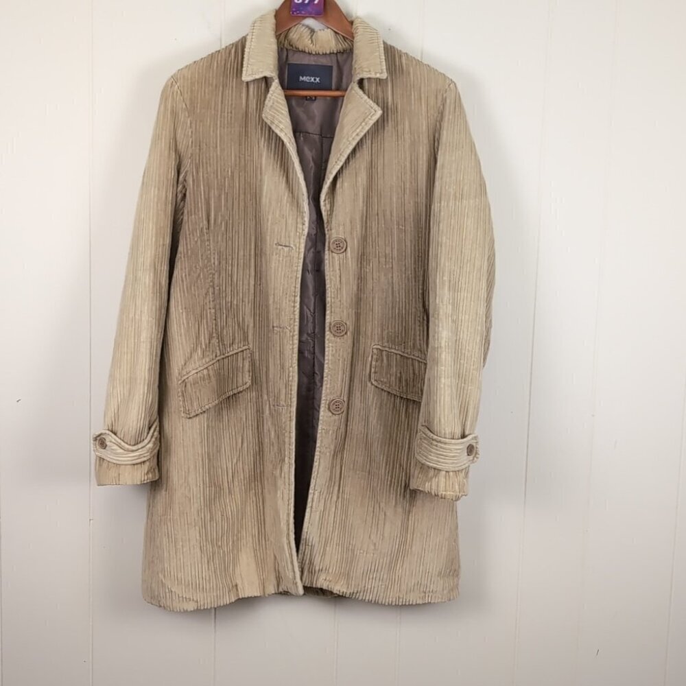 Stunning corduroy barn style  jacket By Mexx